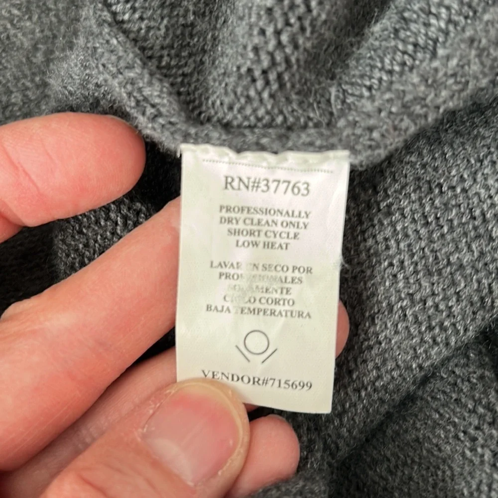 Perry Ellis Mens Crewneck Sweater, size Medium